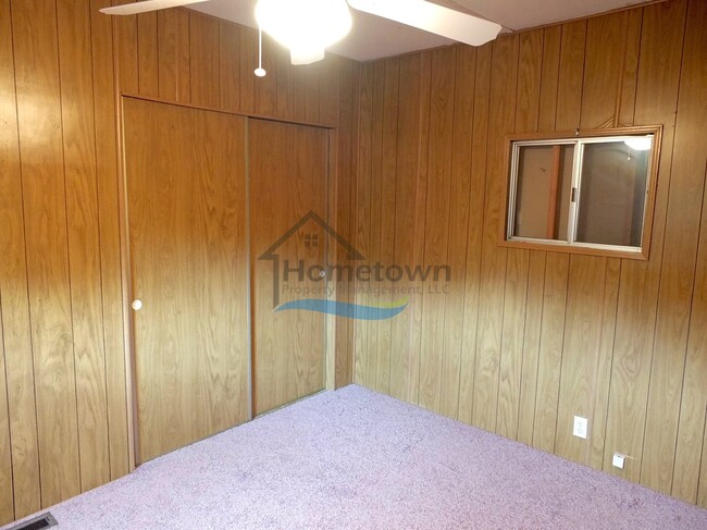 Building Photo - Cozy 2 Bed 1 Bath Home w/Garage & Indoor S...