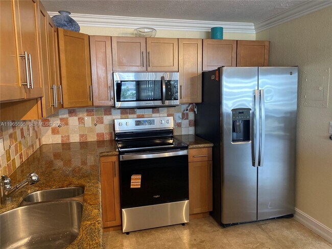 Building Photo - 2049 S Ocean Dr