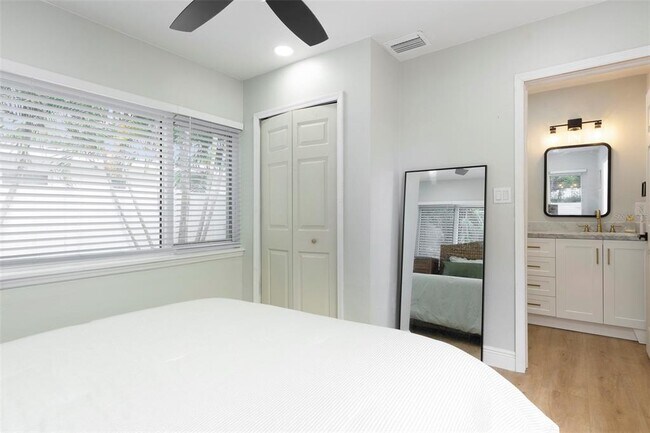 Building Photo - 5840 Dartmouth Ave N