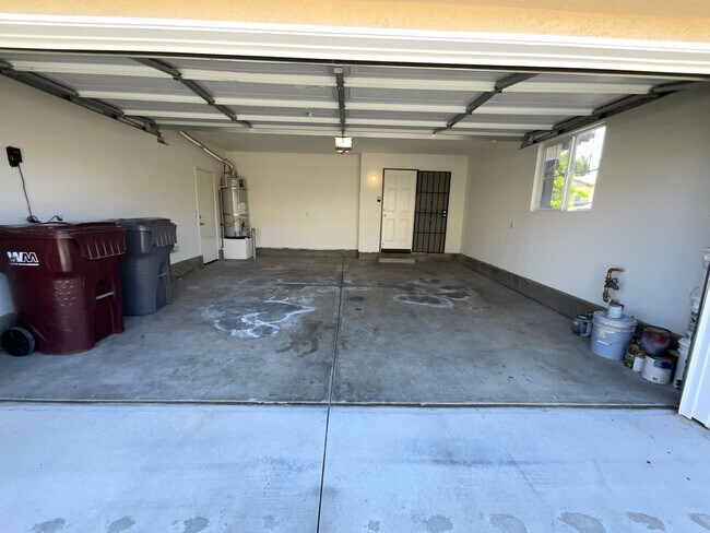 Building Photo - 35884 Crickhowell Ave