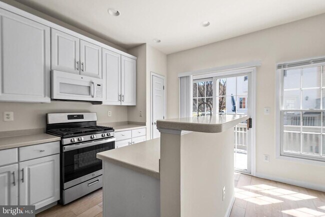 Building Photo - 8831 Ashgrove House Ln