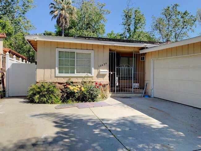 Primary Photo - Charming, Remodeled 3-Bed / 3-Bath Home wi...