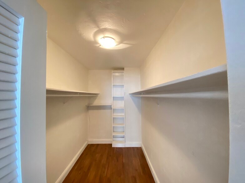 Building Photo - 5825 Collins Ave