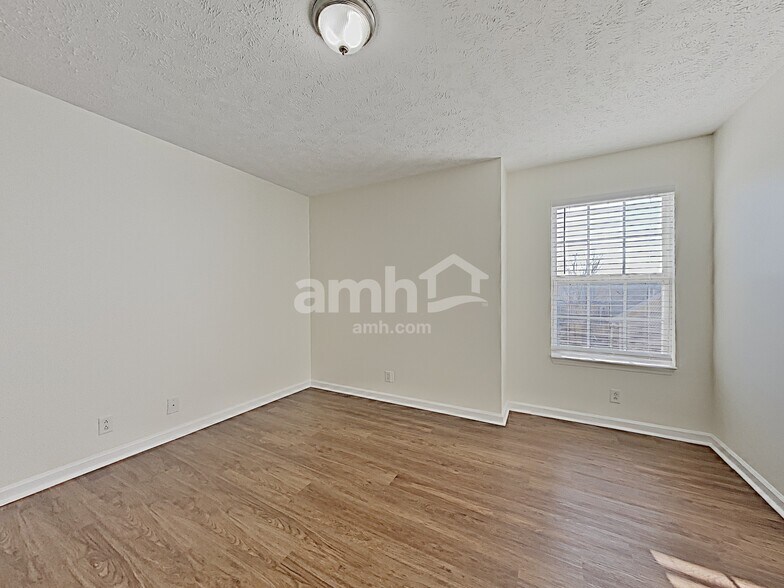 Building Photo - 1507 Killarney Dr