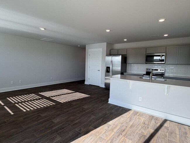 Building Photo - 4339 Majesty Dr