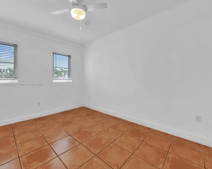 Building Photo - 1218 Drexel Ave