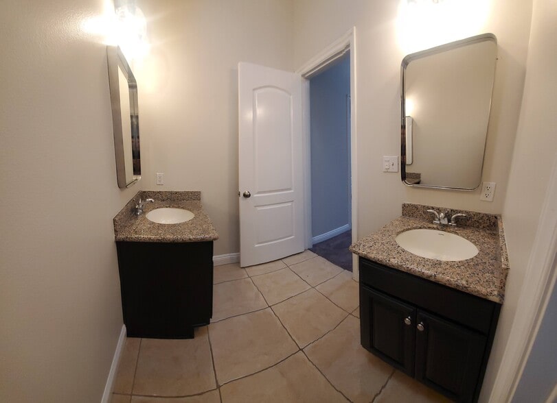 Building Photo - 1614 W 146th St