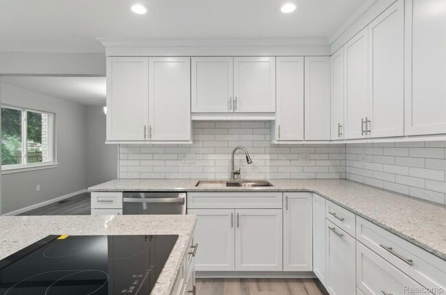 Building Photo - 6879 Brookshire Dr