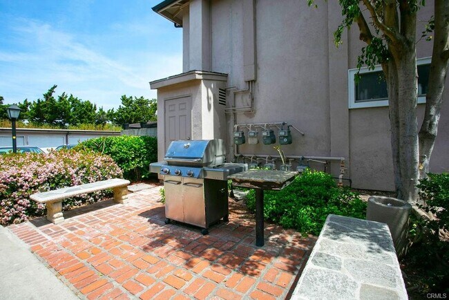 Building Photo - 660 S Glassell St