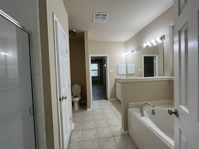 Building Photo - 2903 Surrey Trail Ln