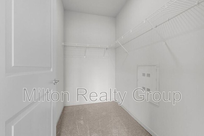 Building Photo - 150 Grove Cir