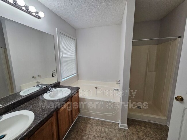Building Photo - 10996 Knotty Pine Pl