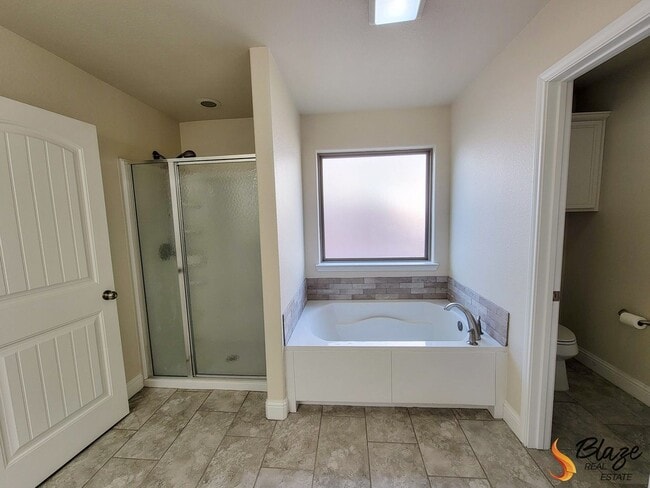 Building Photo - PRE LEASING 3 Bed 2 Bath Heritage Hills Beauty