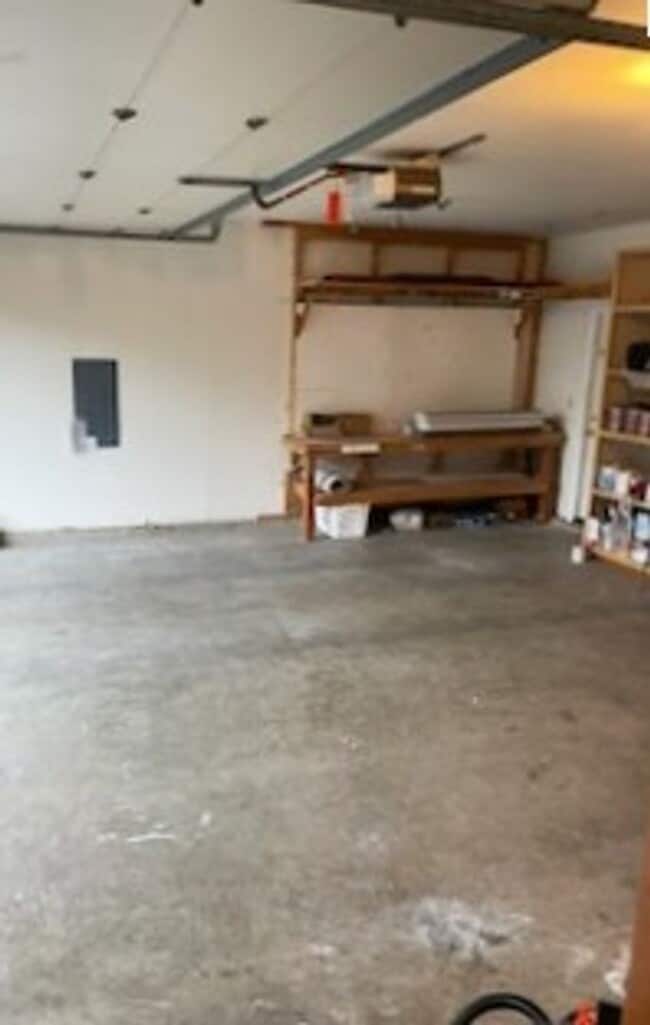 Building Photo - Lovely 3 Bedroom Recently Renovated!