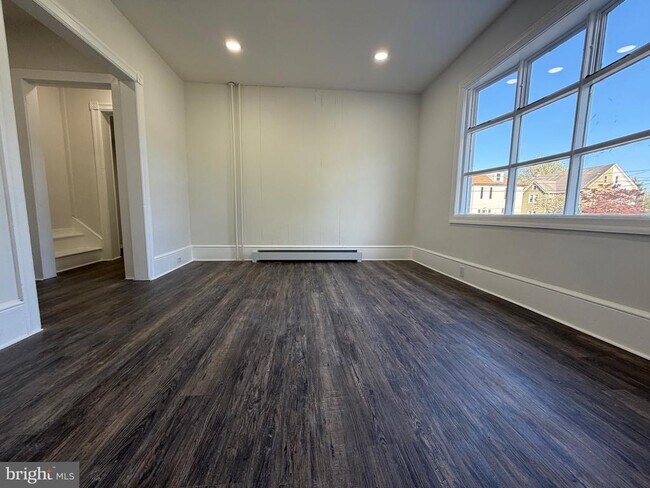 Building Photo - 517 Bentley Ave