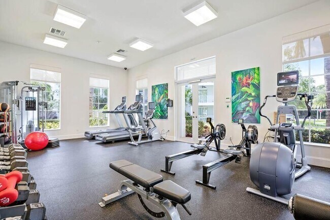 Building Photo - 143 Bay Colony Dr N