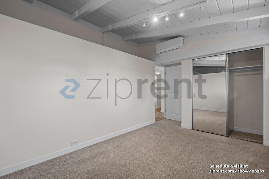 Building Photo - Unit