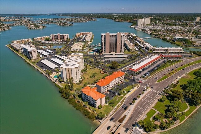 Building Photo - 7540 Bay Island Dr S