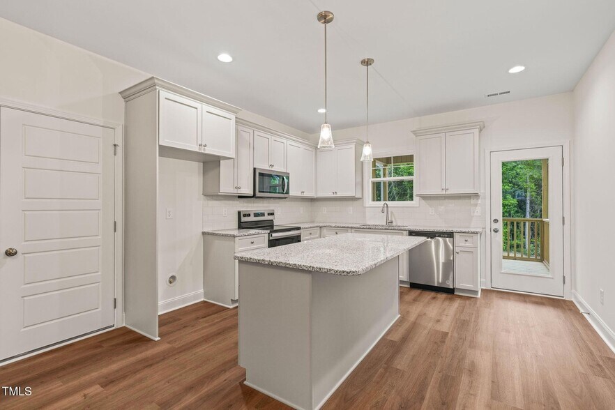 Building Photo - 156 Harmony Trl