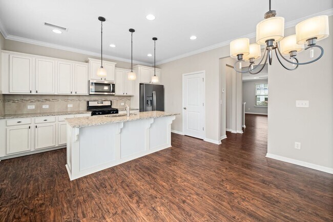Building Photo - Everything You Need. All Right Here. Chic ...