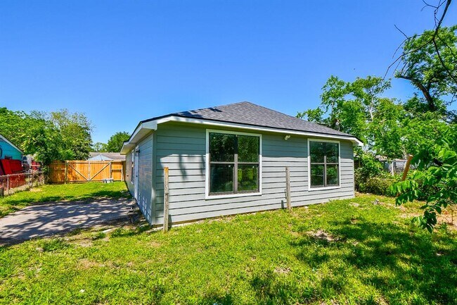 Building Photo - 5030 Rapido Rd