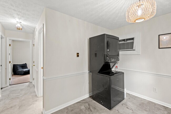 Building Photo - 104 Pleasantview St