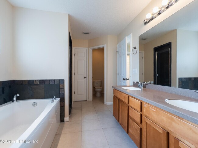 Building Photo - 100 Ashton Cir