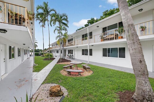 Building Photo - 1821 Middle River Dr