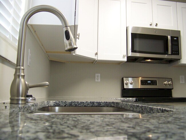 Building Photo - WATERS EDGE