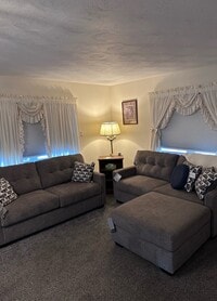 Building Photo - Walnut St.