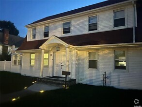 Building Photo - 32 Nassau Pl
