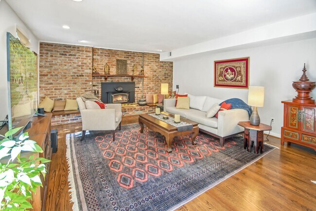 Building Photo - 6902 Tilden Ln