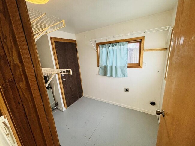 Building Photo - 620 Washakie St