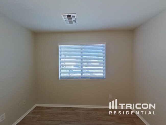 Building Photo - 40155 W Thornberry Ln