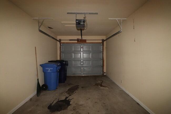 Building Photo - 3852 Sugar Creek Dr
