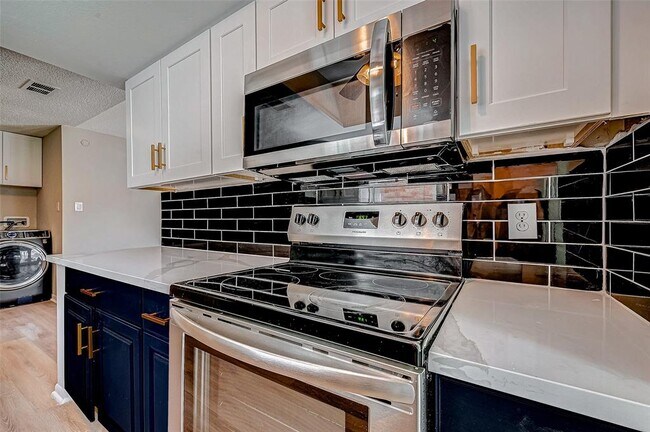 Building Photo - 3422 Deer Valley Dr