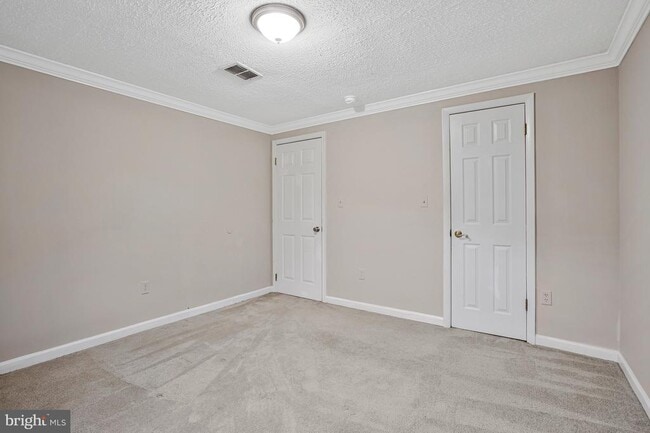 Building Photo - 14669 Cambridge Cir