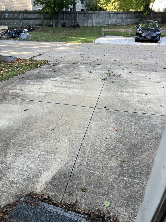 Building Photo - 5758 E Hastings Arch