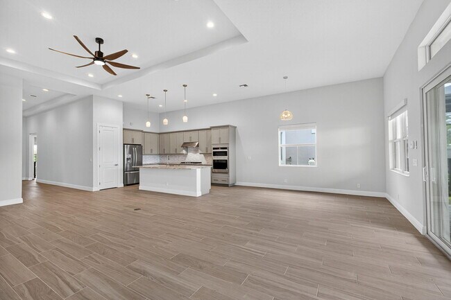 Building Photo - 9901 Regency Wy