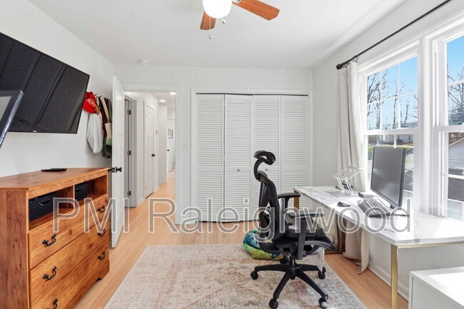 Building Photo - 322 E Millbrook Rd