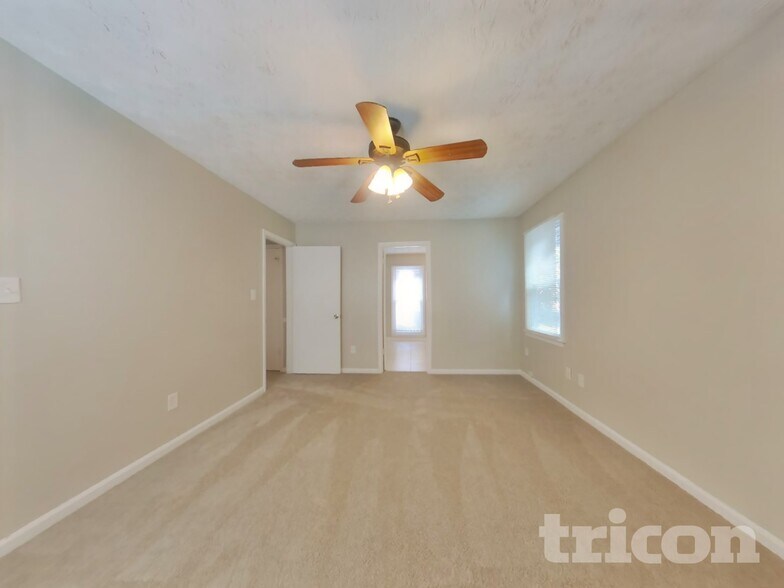 Building Photo - 55 6th Ave