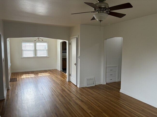 Building Photo - 1303 N 7th St