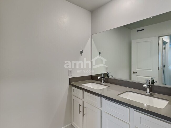 Building Photo - 6505 E Paseo Alga