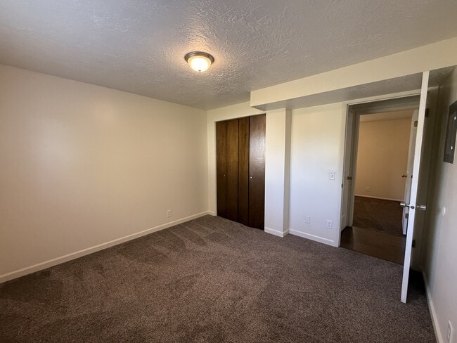 Building Photo - 398 W 4525 S