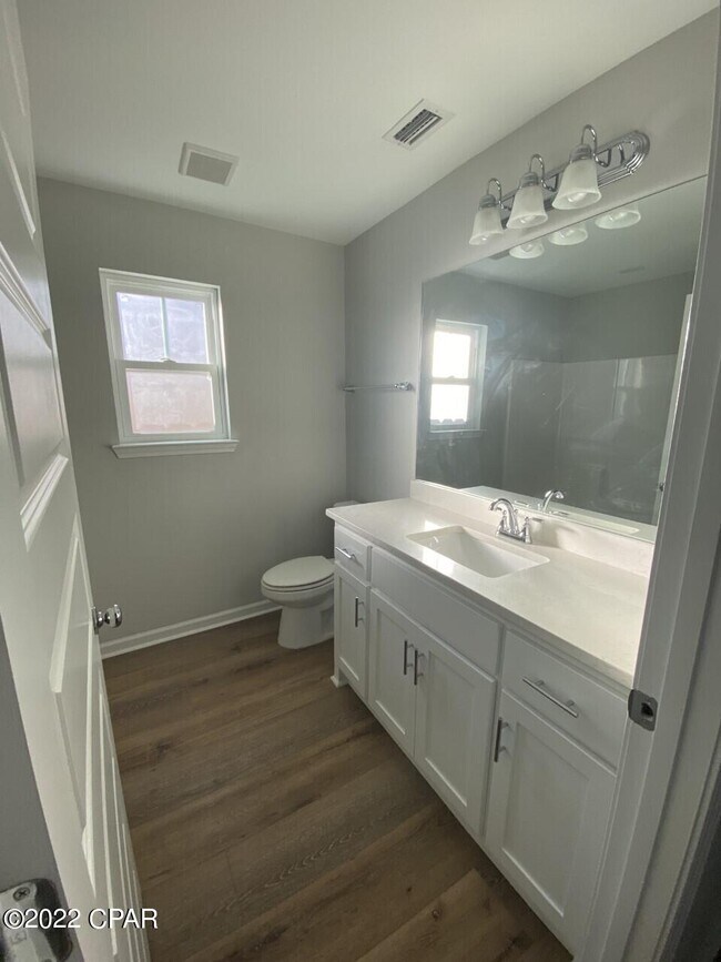 Building Photo - 401 Raven Ln