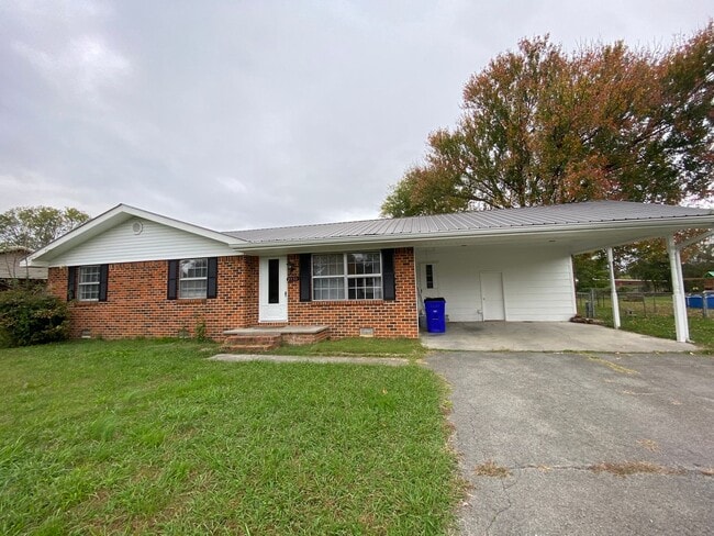 Primary Photo - 3 Bedroom 1.5 Bath House