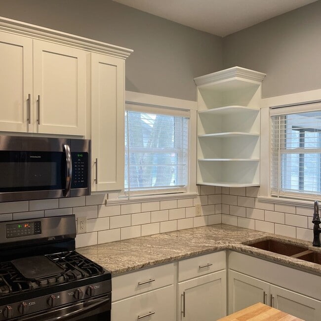 Building Photo - Small Town home ready for lease!