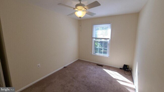 Building Photo - 12151 Stallion Ct