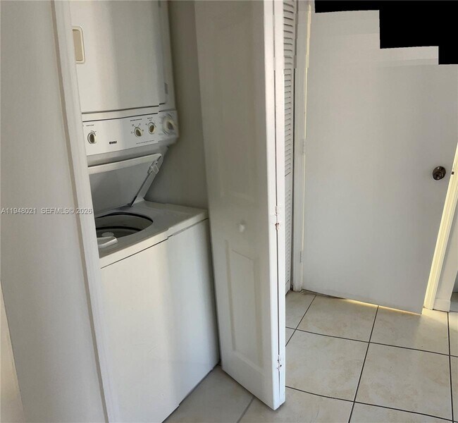 Building Photo - 1270 SE 31st Ct