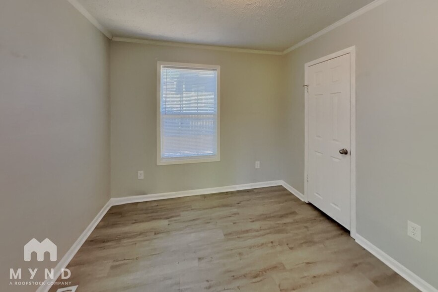 Building Photo - 2208 Shalimar Dr